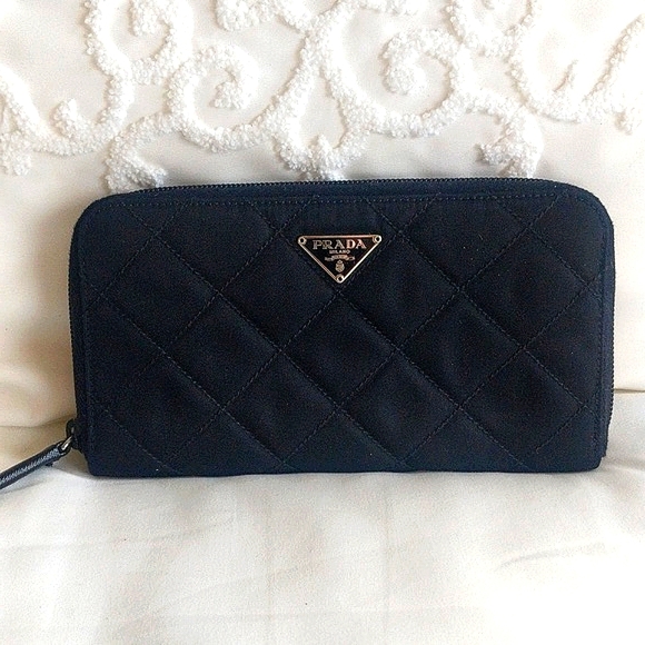 PRADA Nylon 🖤Black Quilted Zip Around Wallet 💯% Authentic NWOT - Picture 1 of 10